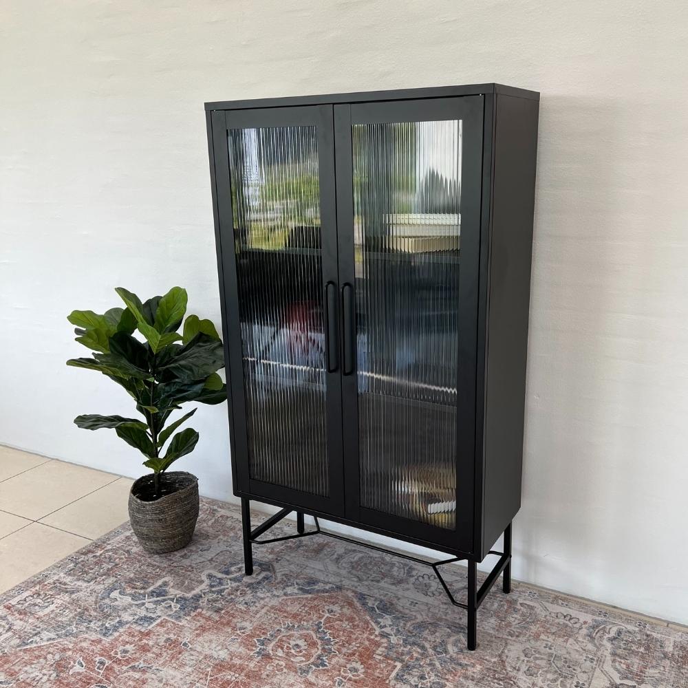 Freja Vitrineskab - Riflet Glaslåger - 150 cm - Hofstra & Wagner