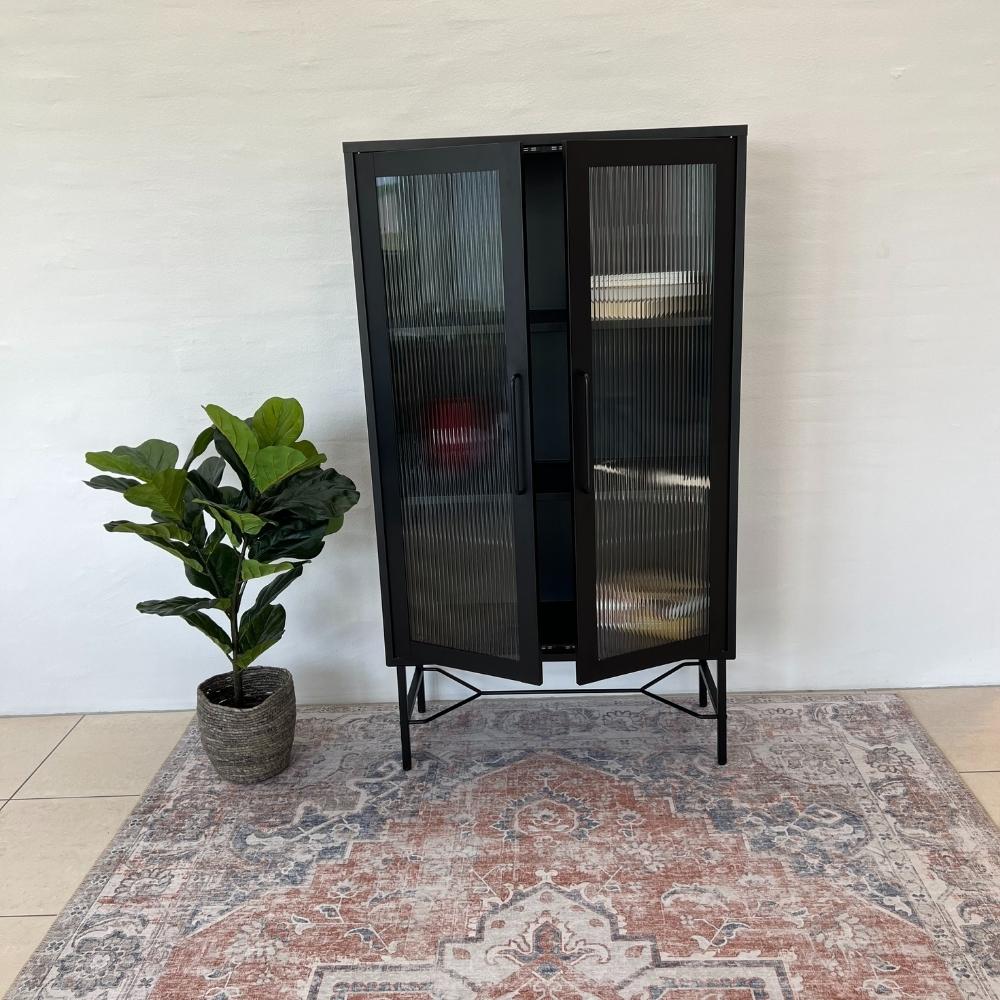 Freja Vitrineskab - Riflet Glaslåger - 150 cm - Hofstra & Wagner